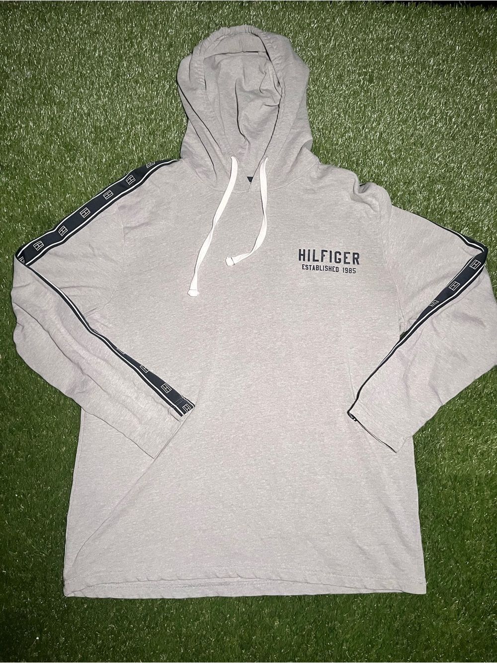 Tommy Hilfiger Men XL Gray Hooded Long-Sleeve Pullover with Branded Sleeve